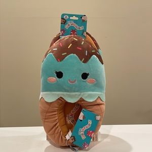 NWT Womens Size 7-8 Maya the Ice Cream Squishmallow Slippers